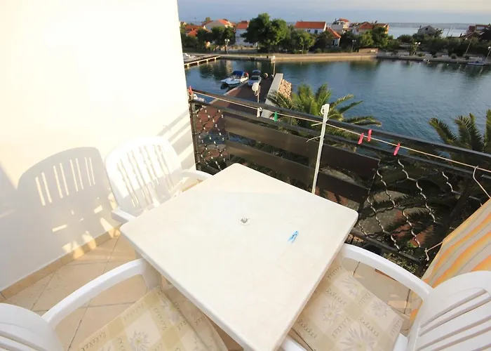 Apartman By The Sea Poljana, Ugljan - 8450