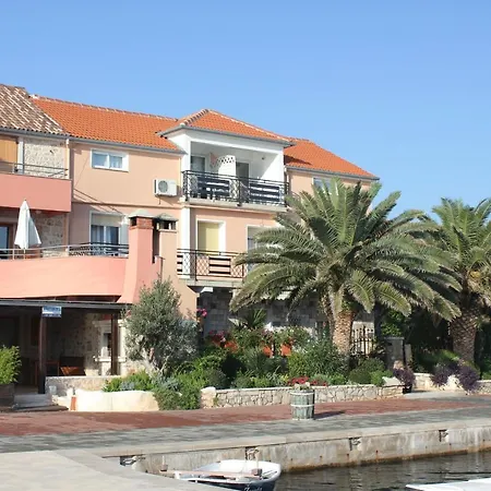 By The Sea Poljana, Ugljan - 8450 פרקו